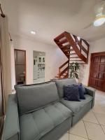 Casinha 100mts da praia, com piscina e 2 suítes com ar condicionado - Chambres d'hôtes Bertioga
