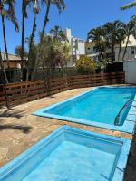 Casinha 100mts da praia, com piscina e 2 suítes com ar condicionado - Chambres d'hôtes Bertioga