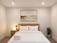 Fairview Suites- near Fairview mall, Seneca and Highway 404 - Bed and Breakfast Toronto