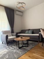 Broj 19 - Bed and Breakfast Budva