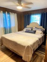 THE HILO HOMEBASE - Charming 3 Bedroom Hilo Home, with AC! - B&B Hilo