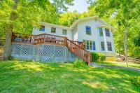 Waterfront lake house with private dock on calm cove - B&B Eldon