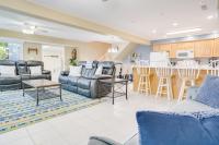 Waterfront lake house with private dock on calm cove - B&B Eldon