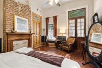 Historic 1840s Cottage Villa 2 min Steps from French Quarter 9br 7ba - Chambres d'hôtes La Nouvelle-Orléans