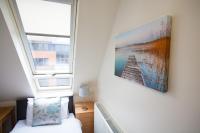 Comfortable Swindon Town Centre Apartments, FREE Parking, sleeps up to 8 - Chambres d'hôtes Swindon