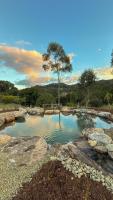Farm Casita - The Vale Animal Sanctuary & Farmstay, Hot Tub & Natural Pool - Bed and Breakfast The Pocket