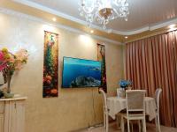 3 Rooms of the Sun Almaty Center Apartment - Chambres d'hôtes Almaty