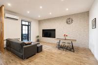 Spacious 2BR, Open Terrace, Walk to Republic Square - B&B Jerevan
