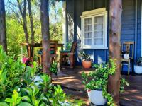 Rosewood Cottage -Entire 2 bedroom home with Netflix & WiFi - B&B Tambo