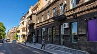 Spacious 3-Bedroom Apartment near Republic Square with 2 Terraces - B&B Jerevan