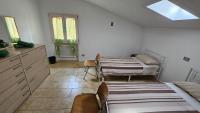Doppel- oder Zweibettzimmer