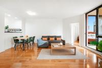 2 Bedroom Apartment Pyrmont with Balcony - B&B Sydney