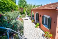 Ilia's Holiday Home - Bed and Breakfast Perítheia