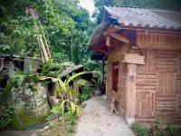Red Dao Homestay and Entire bungalow - Chambres d'hôtes Tả Van