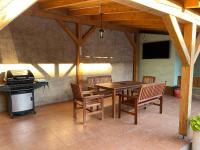 Podkrovní apartmán se společným bazénem - B&B Zlonice