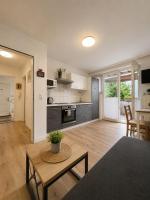 Holiday Home Cologne with Balkon - near KölnMesse - temporary living- - B&B Colonia
