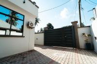 Adizo House - BEACH CLOSE - AC - WIFI - WASHINGMACHINE - Chambres d'hôtes Dar es Salam