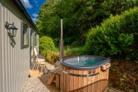 Romantic Shepherd's Hut with Wood-Fired Hot Tub - B&B Haltwhistle