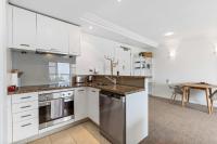 Bright 1 Bedroom Beauty with Balcony Zodiak Stays - B&B Auckland
