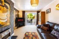 3BR Home in Newton Near Chester Centre - Free Parking - B&B Chester