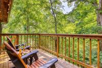 Smoky Snuggle Spot - Cozy Cabin, Close to Dollywood & Dog Friendly! - B&B Pigeon Forge