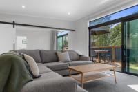 Recline on Leo - B&B Waihi Beach