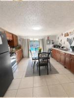 One-Bedroom Suite Pool with Bath Kitchen in West Palm Beach - B&B West Palm Beach