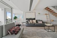 Luxury Sydney Residence with Pool, Gym & City Views - Chambres d'hôtes Sydney