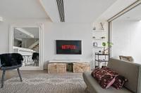 Luxury Sydney Residence with Pool, Gym & City Views - Chambres d'hôtes Sydney