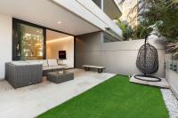 Modern 1BR Abode w Courtyard Steps to the Beach - B&B Sídney