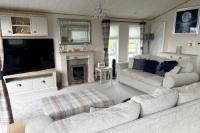 Harrogate Lodge - Sleeps4- South Facing Decking - Chambres d'hôtes Holsworthy