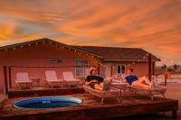 Leaning Joshua Desert Retreat - Stargazing Deck, Fire Pit, Cowboy Pool - B&B Joshua Tree