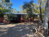Froggys Quarters Cabin 8 Possum - Chambres d'hôtes Halls Gap