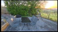 Welsh hilltop escape Llandeilo-Glamping and holiday let - B&B Llandeilo