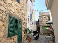 Apartment Josip - B&B Primošten