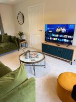 Lux 3 bed house perfect for professionalsfamilies - B&B Bedford
