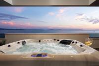 Villa Four Brothers - Penthouse Suite with Jacuzzi - B&B Podstrana