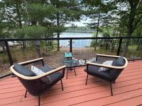 Blue Gill Serenity Lakefront Retreat, Sleeps 11 - B&B Frederic