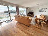 Ocean Shores Apartment 14 - Bring your own linen. - Chambres d'hôtes South West Rocks