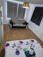 Luxury Kingsize Bedroom with Dedicated Toilet- Central Dartford - Chambres d'hôtes Dartford