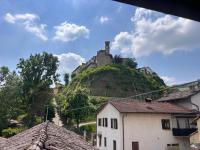 Casa Spaziosa Vista Castello - 3minuti dal Centro di Barolo - B&B Barolo