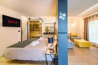Deluxe One-Bedroom Apartment with Garden View