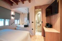 Lovers' Nest with Indoor Tub