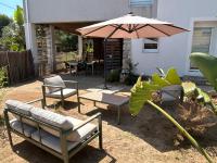 villa avec 200m de jardin privé la sablhyeres - Bed and Breakfast Hyères