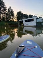 HT House Boat Mazury - dom na wodzie - Chambres d'hôtes Jabłonka