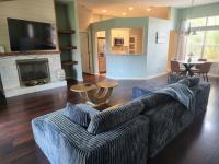 Minutes to Beach, Mayo Clinic, Hot Tub, King Bed, Free PPV - Ferienwohnung Jacksonville