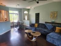 Minutes to Beach, Mayo Clinic, Hot Tub, King Bed, Free PPV - Ferienwohnung Jacksonville