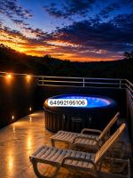 Casa com piscina, ofurô quente, sinuca, roupa de cama incluso e aceitamos pet PARCELAMOS ATÉ 12x no Cartão De Crédito Sem Juros - Chambres d'hôtes Caldas Novas