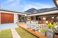 8 on Nivenia - B&B Betty’s Bay