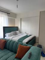 COZY STUDIO 237 GARDEN CITY THIKA ROAD ALMO STAYS Pool and gym - Bed and Breakfast Nairobi
